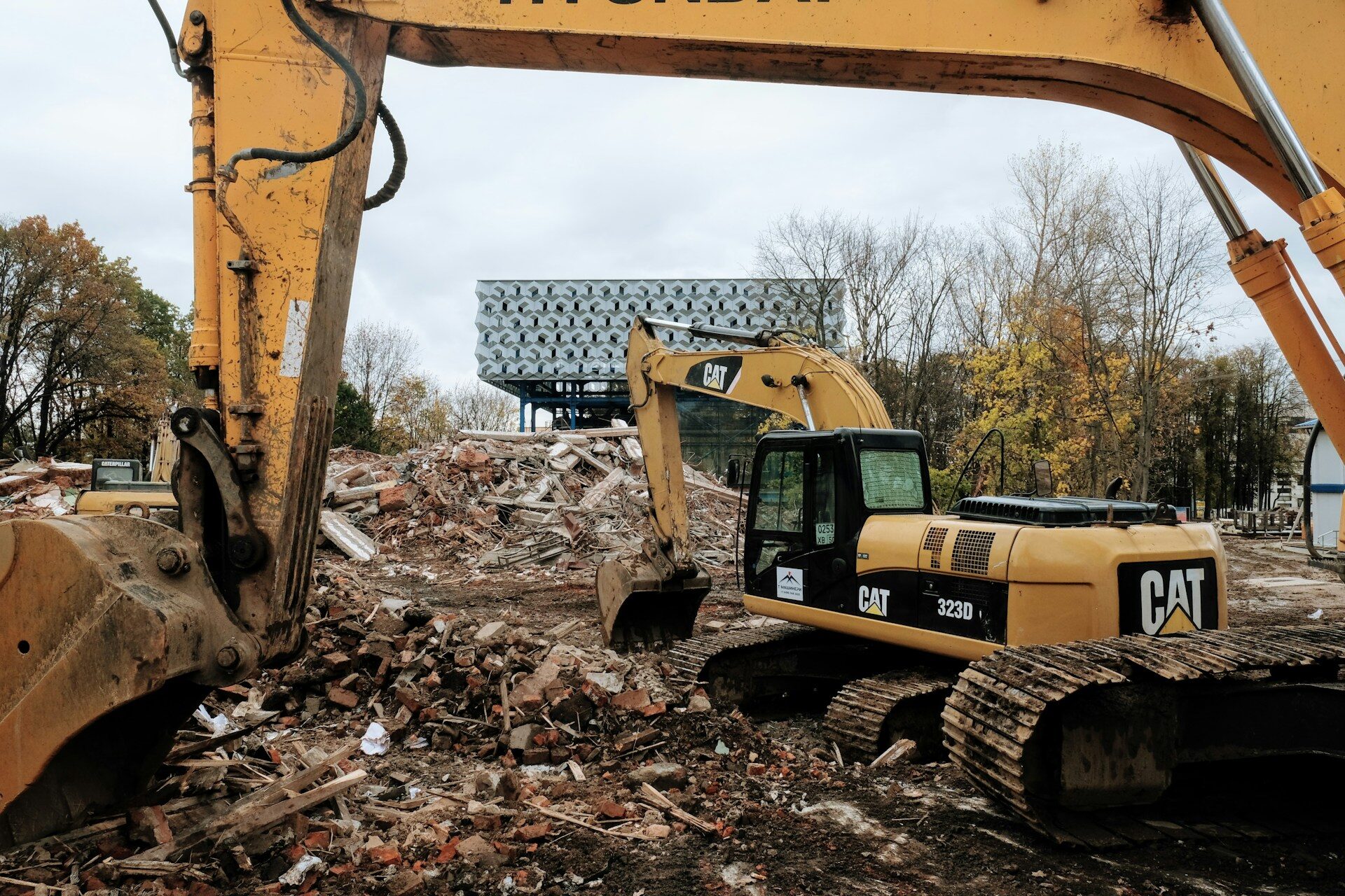 yellow and black heavy equipment